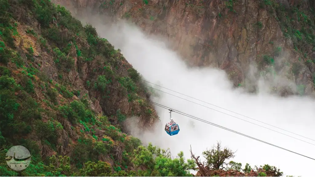 السياحة في عسير وركوب التلفريك