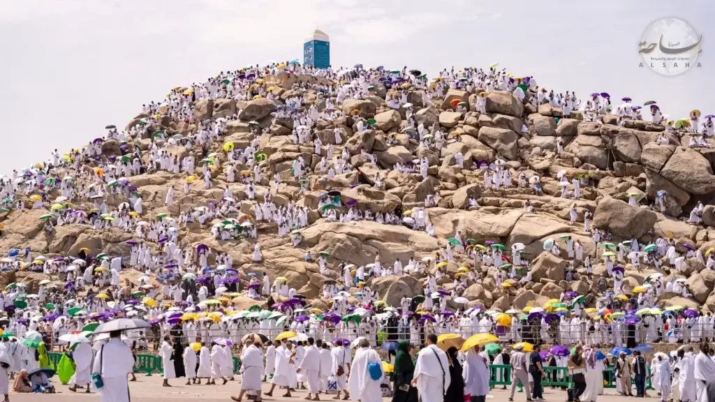 تجمع الحجاج على جبل عرفة